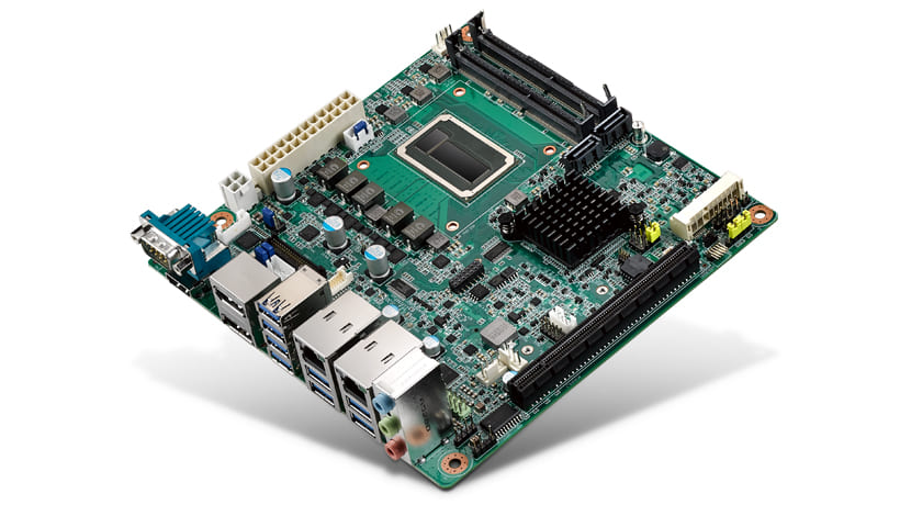 Mini-ITX Motherboard with Intel<sup>®</sup> Xeon i7-6820EQ with Dual DP++/HDMI/LVDS(eDP), 2 COM, Dual LAN, PCIe x16, M.2
